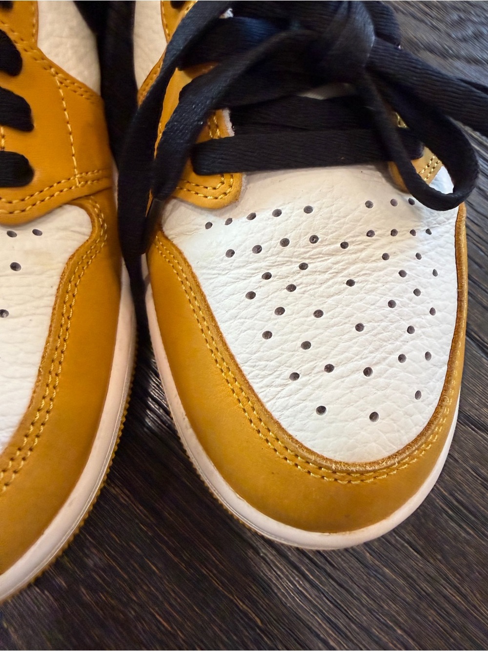 Jordan 1 Retro High OG Yellow Ochre Sneaker men’s size 10 - Picture 6 of 11
